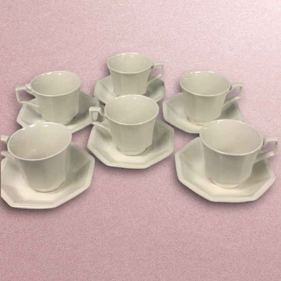 sets JOHNSON BROTHERS HERITAGE bead Tea‎ Cups SAUCERS PLATES - Main Image